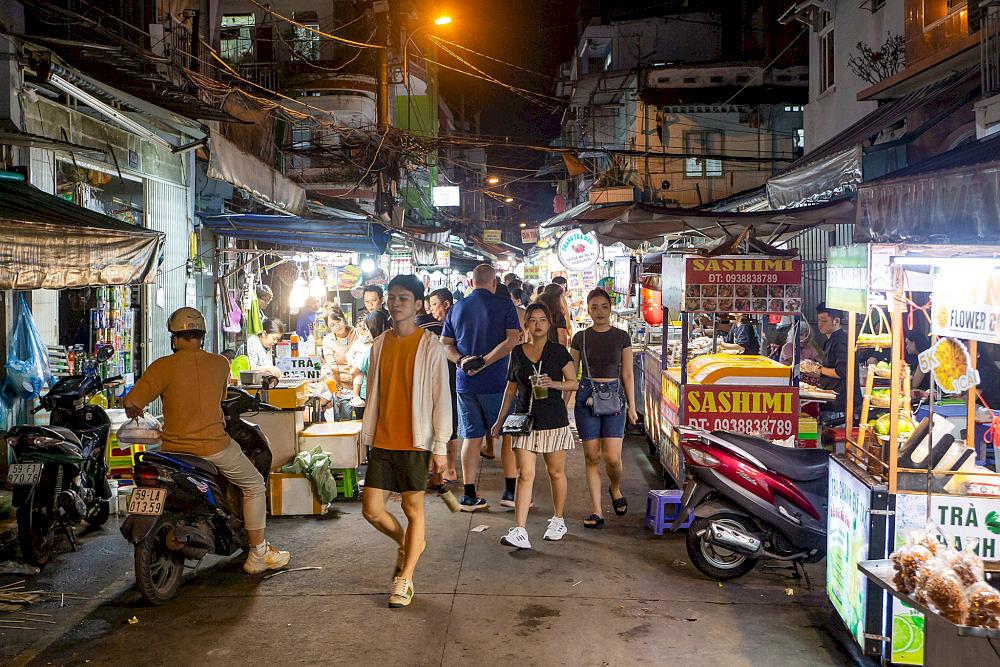 Ho Thi Ky food alley is always bustling with visitors coming to enjoy its diverse street food offerings